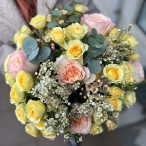 tea and yellow roses bouquet